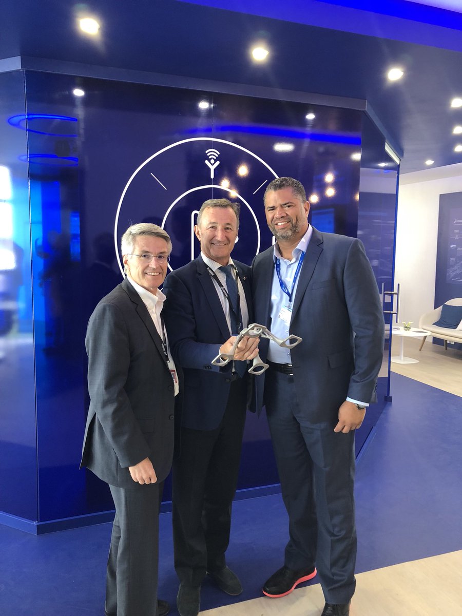3DS_UK_IRE's tweet photo. Are you visiting #FIA18? Stop by Chalet B9 to learn how #DassaultSystemes and Morf3D Inc are working to inspire the future system of work-from powder to certified flight hardware. ✈️🛫#aerospace #defense #aviation #WSU #NIAR #Morf3D #flight #collaboration https://t.co/OWr56T0U0y