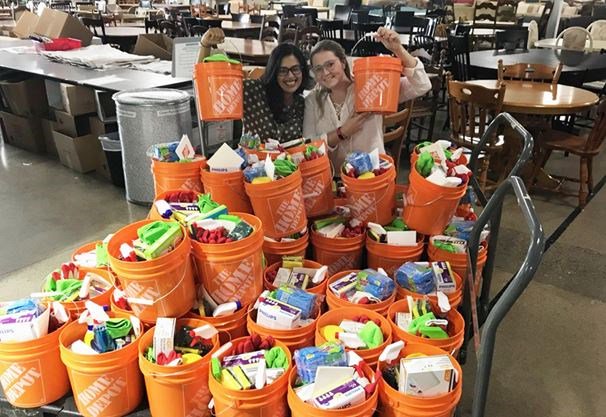.<a href="/HomeDepotCanada/">Home Depot Canada</a> provided #Etobicoke's <a href="/Furniture_Bank/">Furniture Bank</a> with 50 pieces of new hand-built South Shore Furniture, from dressers to end tables, and cleaning supplies to help families and youth throughout the GTA transition out of homelessness.
bit.ly/2mreiex
<a href="/SouthShoreFurn/">South Shore Furniture</a>