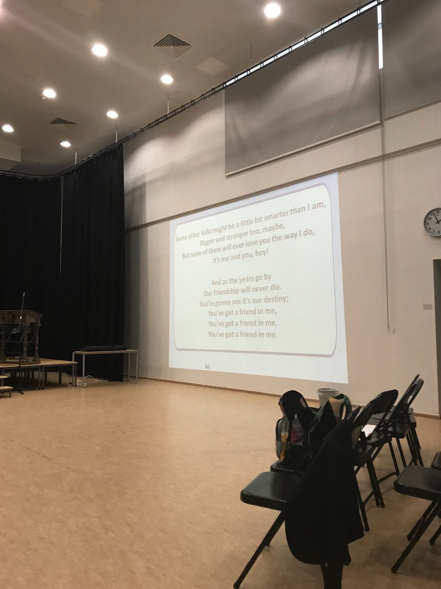 UAKSixthForm's tweet photo. #bigsing #year5 #victoria #holycroft #stmarysriddlesden #parkwood #youvegotafriendinme https://t.co/VFBrnh9TV0