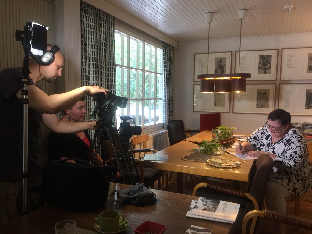 satamatkaa's tweet photo. Televisiokuvaukset nyt menossa Jokisaunalla, filmattavana yrittäjä Eija Helander-Nieminen. #jokisauna #visitalvaraalto @Kauttuanruukinpuisto #visitsatakunta https://t.co/Z23WSJaGA1