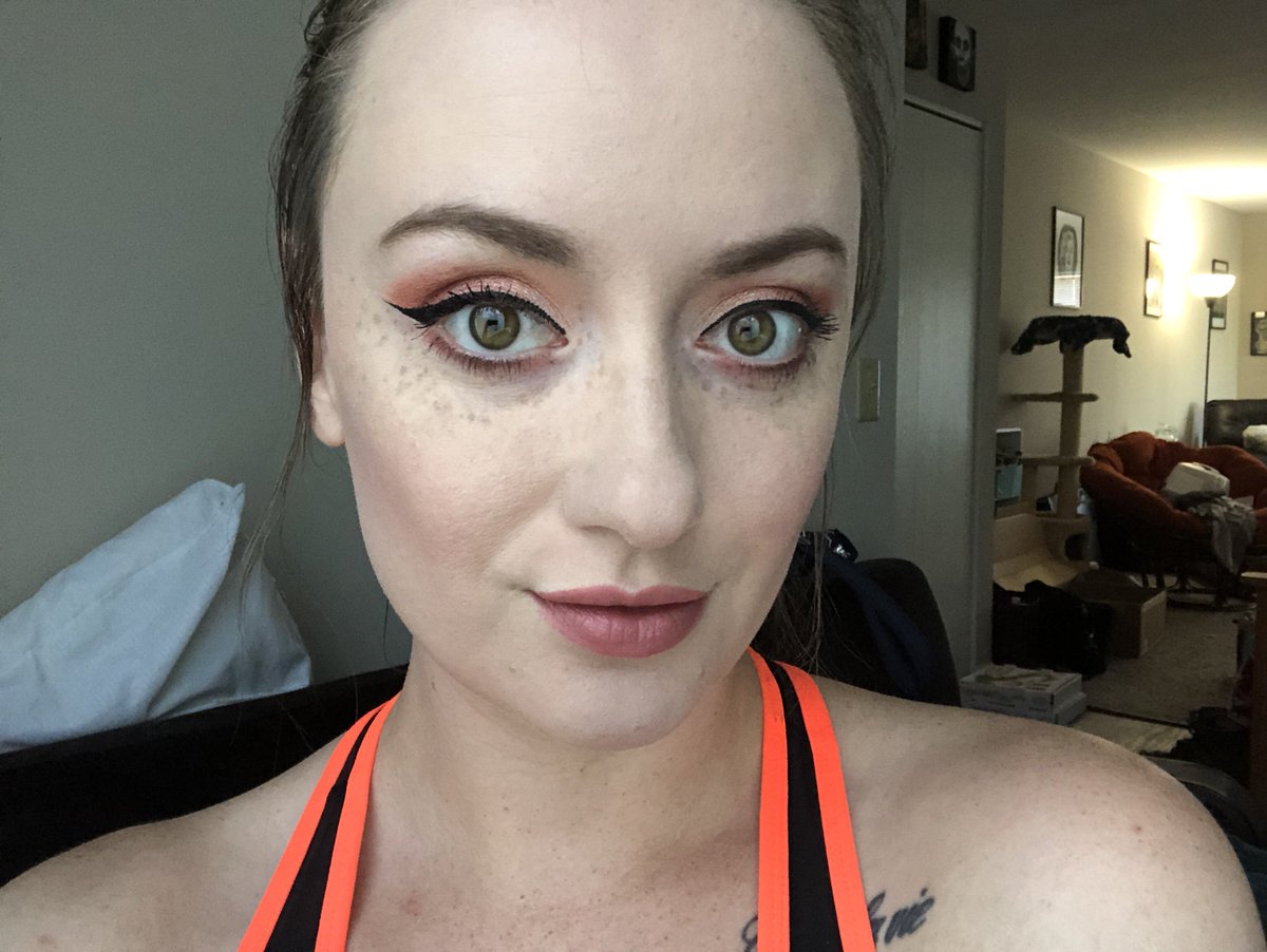 laurenmichk's tweet photo. Going super natural looking today. Love the nude and pink colors lately. #motd #makeup #makeuplove #basiccolors #nudeandpink https://t.co/64vUmD6Nto