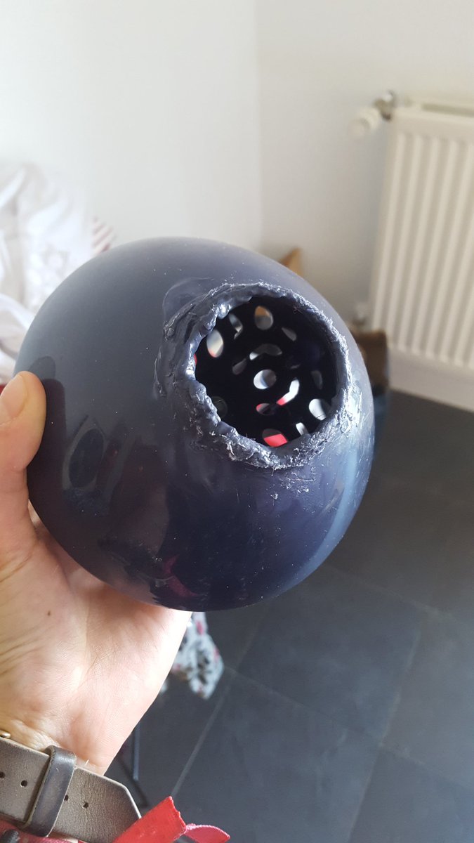 SSirope's tweet photo. Muchas gracias @Rowenta_ES por esta quemadura de primer grado... Está bien saber que vuestros difusores se derriten para evitar quemaduras! https://t.co/5vW8nrdGOH