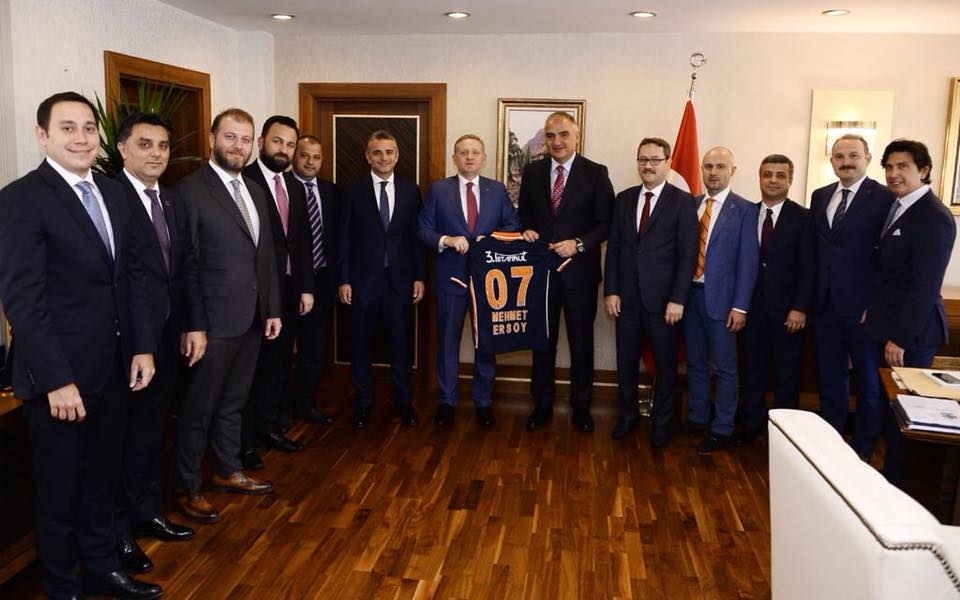 Başakşehir Belediye Başkanı Yasin Kartoğlu, Başakşehir Futbol Kulubü Başkanı Göksel Gümüşdağ ve Başakşehir Kulübü yönetim kurulu üyeleri , yeni kabinenin oluşmasıyla birlikte belirli makamlarda ziyarette bulundular.
@yasinkartoglu_b 
#başakşehirbelediyesi
#başakşehirkulubü