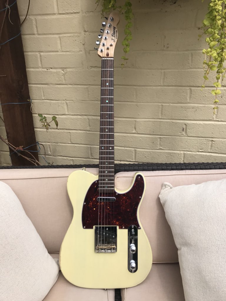 J.DAVEY  GUITARS (@daveyguitars) on Twitter photo 