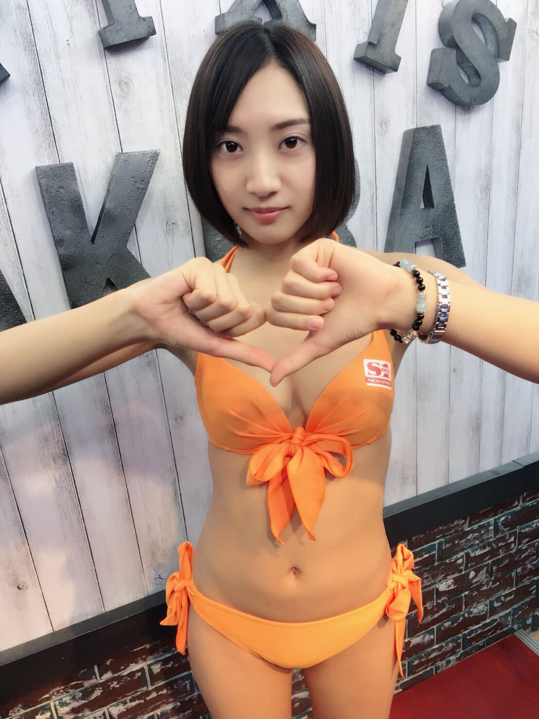 辻本杏　イベント 今週木曜日は #辻本杏 ちゃんのイベントです💛 https://t.co/EmGY2I48lR  #推しになれるうちわ を配りますよー🏮 ＼こりゃ行くしかない🏃🏃／ お待ちしてまーす‼️ #日本一の超単体AVメーカー #エスワン  エッチな新作はコチラ👏 https://t ...