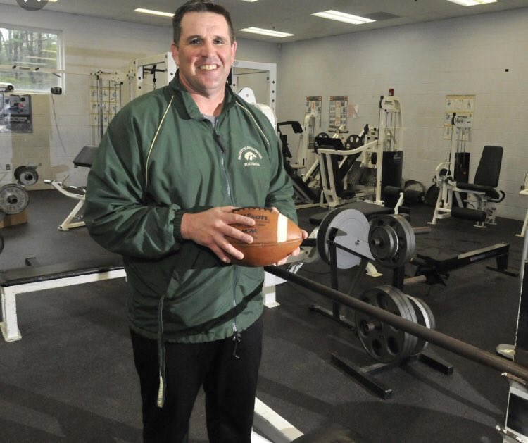 CoachCruz_GNBVT's tweet image. Anyone with a Dighton/ Rehoboth address make sure to go out and vote! Polls are open and you will see Coach Maura and Falcons players outside fighting for what’s right. Do the right thing and vote YES! @DRCoachMoura @SC_Varsity