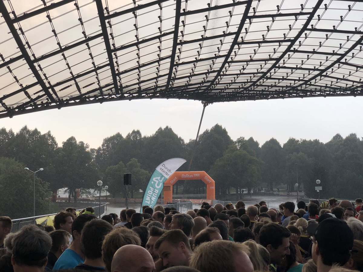adtjd's tweet photo. ☔️ Warten im Regen auf den Start #gemeinsamaktiv #jobrad https://t.co/B1K2o1pR37