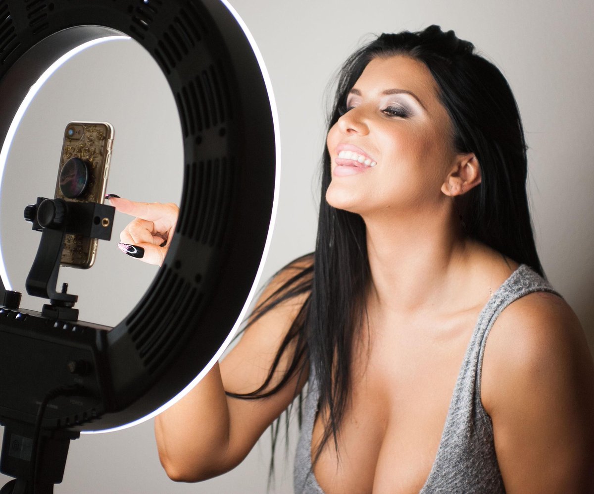 HustlerMag's tweet photo. Celebrate #TittyTuesday by spending the day with 2018 XBIZ Performer of the Year @Romi_Rain as she discusses the importance of being in the driver's seat in her career and paying it forward to newer talent https://t.co/yyhAv4g0qw https://t.co/QS23CyeNyq