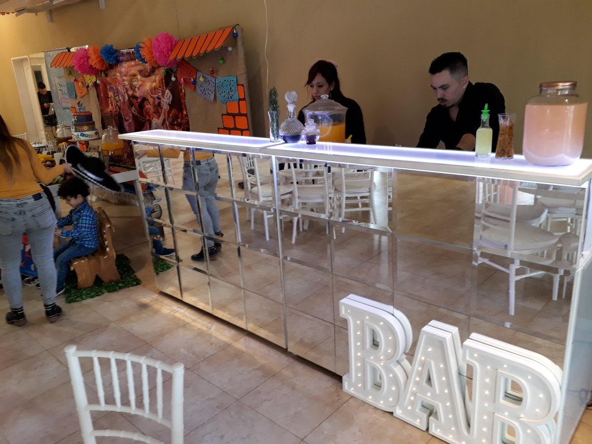 bartemptations's tweet image. En el cumple de Alma, presentando nuestro nuevo modelo de barras. @bartemptations  Temptations.com.ar