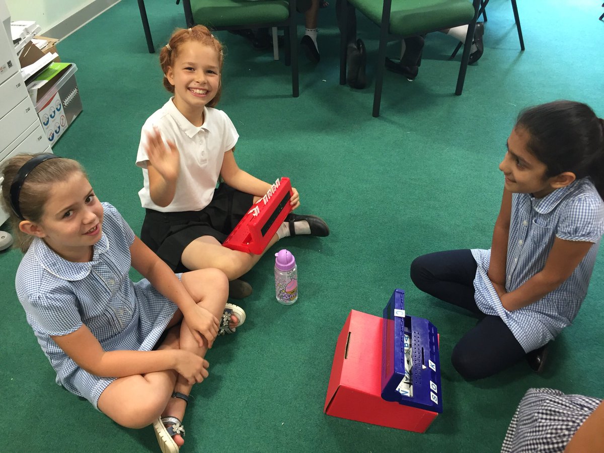 PastoralTeam1's tweet photo. Lots of 10s at lunchtime today! Some 100s and 100,000s even! #connect #fun #smiles @HeadBeechfield https://t.co/Bkh5NRVE7K