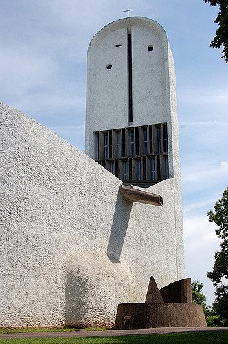 santidemolina's tweet photo. "Le Corbusier fue un maestro en el manejo de estos bultos y podemos contemplar alguno de los mejores en Ronchamp a modo de confesionario"... 
TEORÍA DEL BULTO EN ARQUITECTURA https://t.co/hGR1E8bhV9 https://t.co/uDOzONHq3V