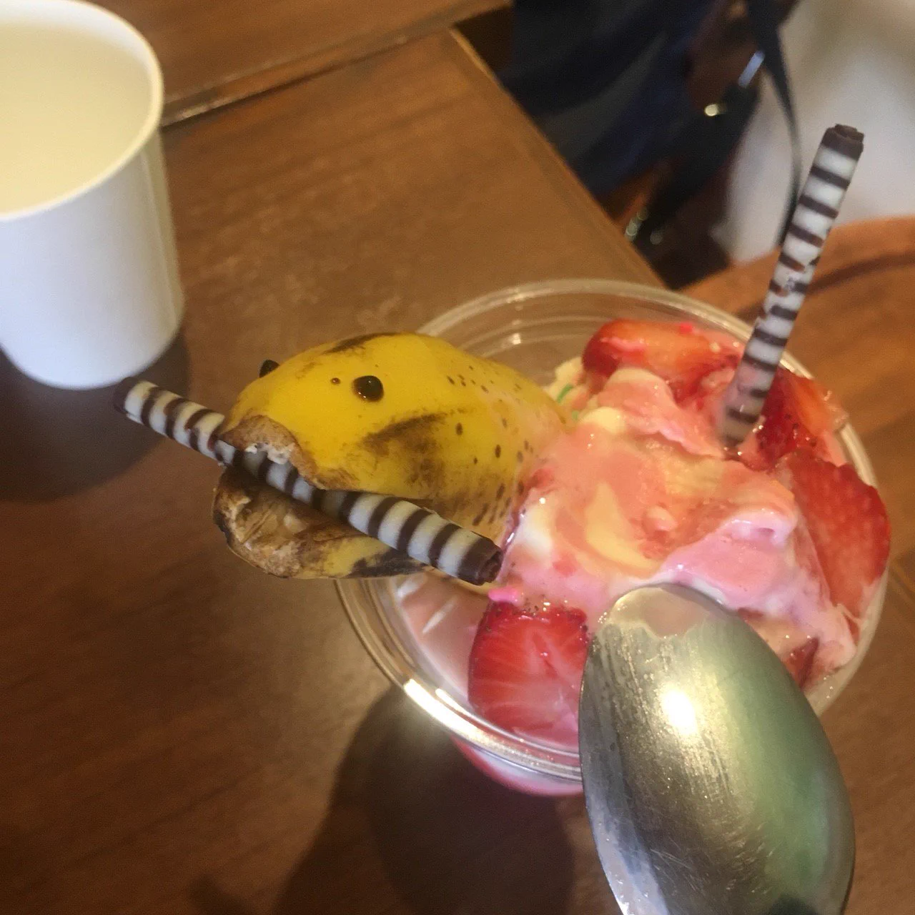 可愛いイルカパフェを期待したら…ｗウツボパフェが出てきた件ｗｗｗ