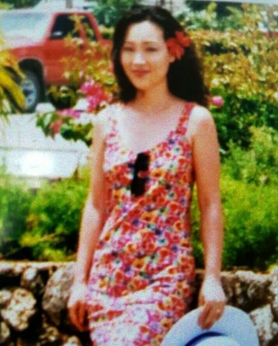 aki8ny2's tweet photo. 【ナヨンお母様インスタ翻訳】

偶然発見した25年前のオンマと今のナヨン。

うちの子の方がもっと綺麗だけど、オンマもこの時は綺麗だったのよ！
写真だとしても残っていてよかったでしょう？
今日一日を誕生日のお姫様のように幸せに過ごさせてくれてありがとう、娘たち🖤 https://t.co/Xi78bW4fQ4