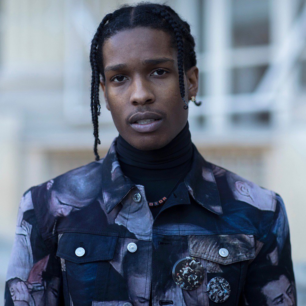 atmuzikafrica's tweet photo. #VideoCollision: Fans of @iam_YCEE x @AsapRocky x @AKAworldwide? Pledge your allegiance 😀
#atmuzikafrica 📣
RT for YCEE
Like for AKA
Comment for ASAP Rocky
https://t.co/h2ErbaavsI