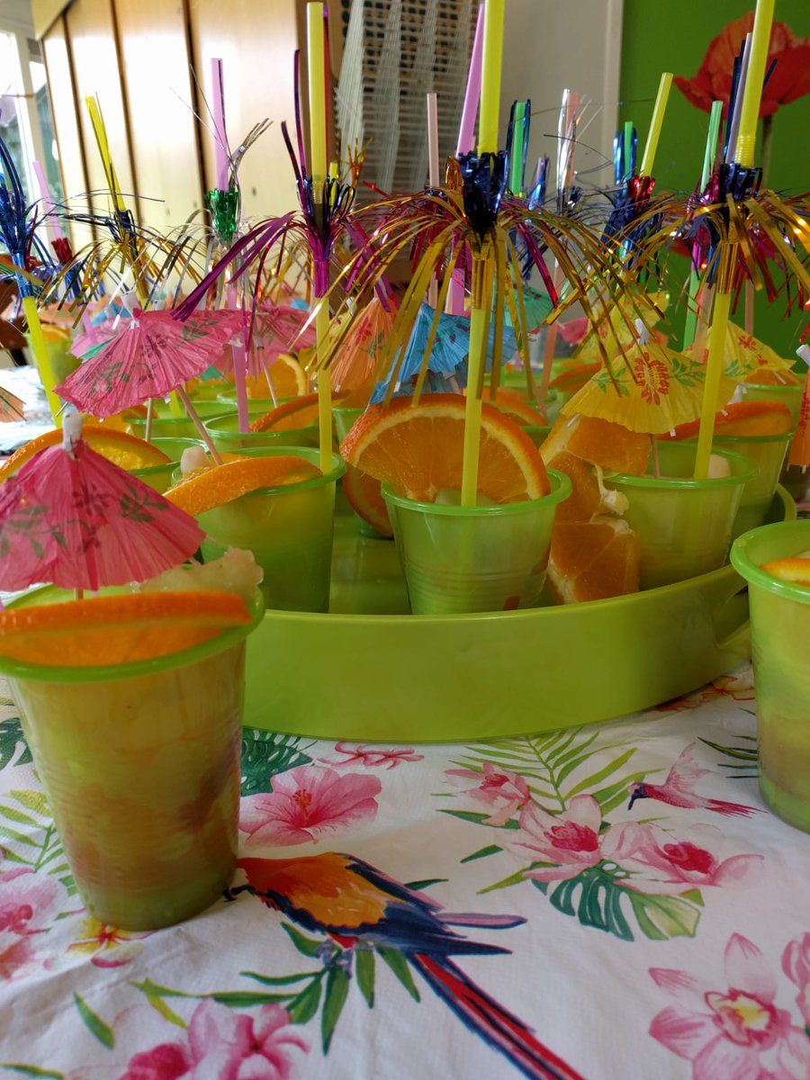 jolanda19810530's tweet photo. Eerste vakantie activiteit in @Gagelsteede is een feit. Fruitcocktails Mmm @wijkenco #lekker @WijkencoVarsha https://t.co/eYdtC3ATUR