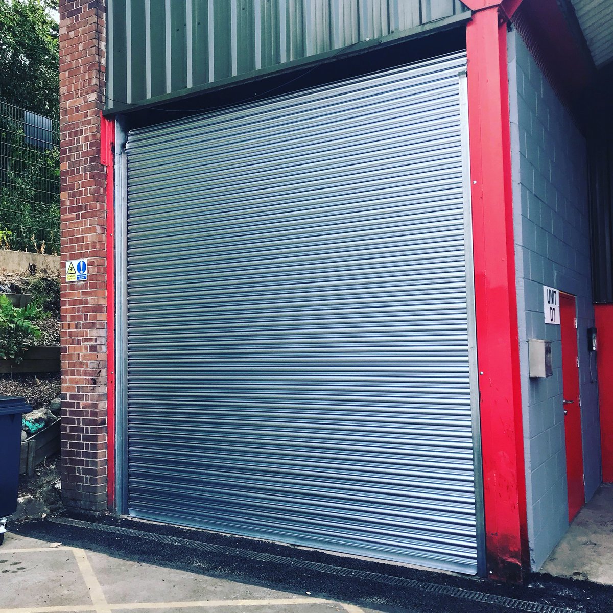 TowndoorLtd's tweet photo. New #rollershutter for our clients @PymroydServices huge thanks to our friends @Kudosdoors 😎 #landlord #investments https://t.co/FRhjBIfvZq