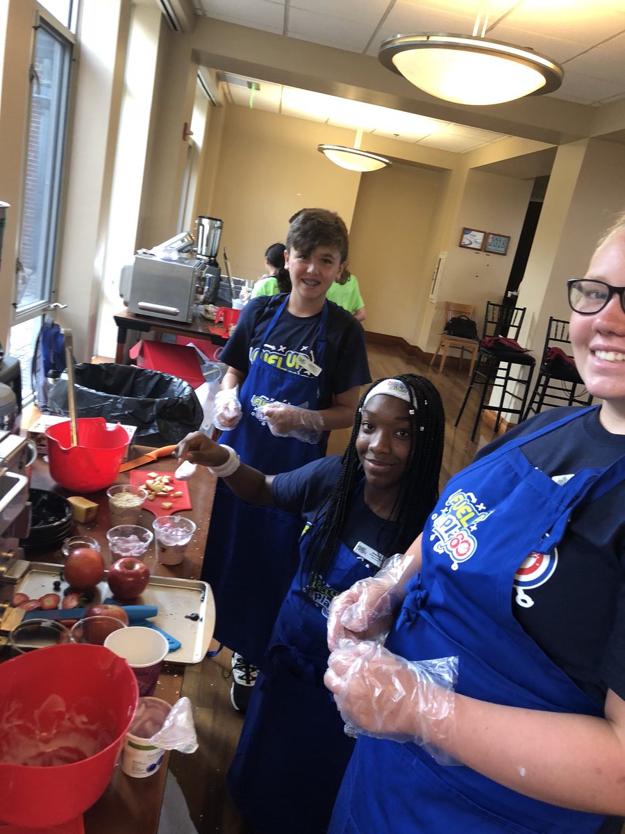 KatieBrownRDN's tweet photo. Innovation at its best—these student leaders are creating  healthy and tasty snacks at #FUTP60Summit! https://t.co/gHWih3FtOF