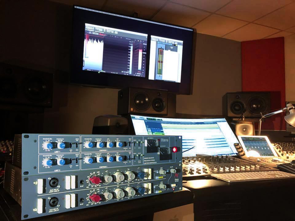 CSS_Audiovisual's tweet photo. El estudio de grabación @SONOTEQUE de Palma de Mallorca, ha incorporado a sus instalaciones un @AMSNeveLtd 1073 DPX dual preamp &amp; EQ y un compresor /Limitador Neve 33609.

#CSS_Neve #Neve_1073 #CSS_Neve1073
@CSS_Audiovisual, distribuidor exclusivo de @AMSNeveLtd https://t.co/WGfGECJJl9