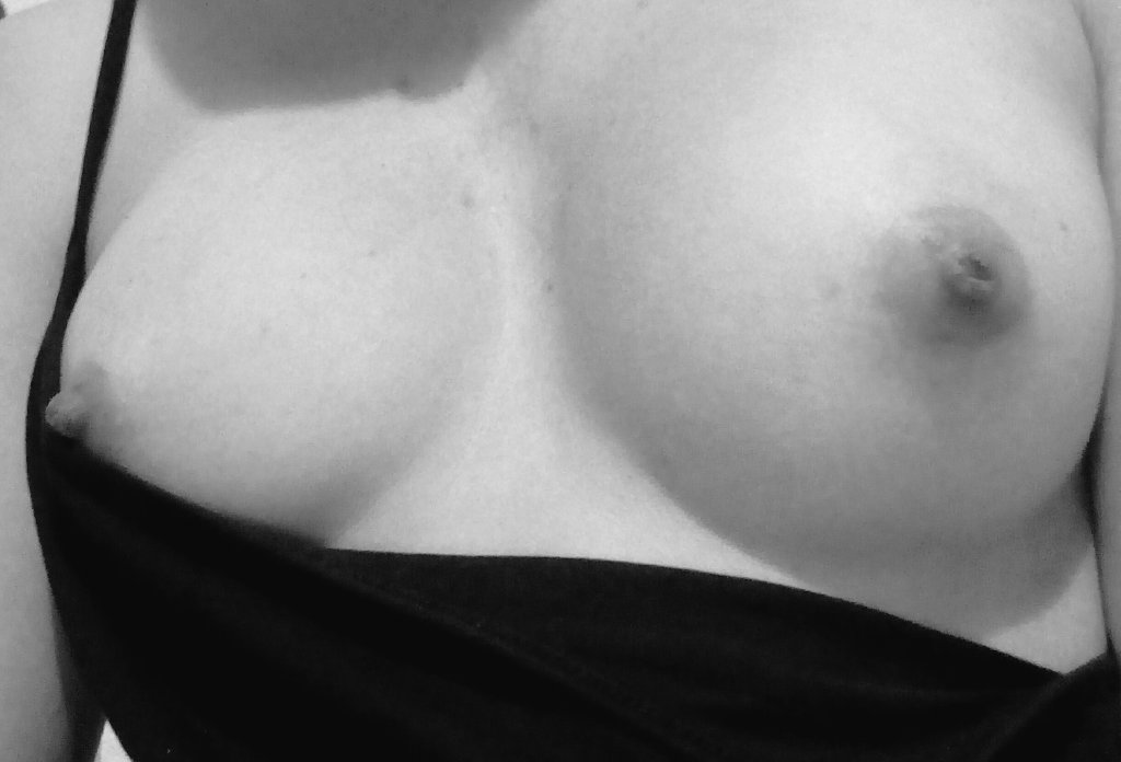 probably_shy's tweet photo. Tiremos de archivo, son algunas de mi TL que más me gustan #martesdetetas #TittyTuesday https://t.co/1kI1giCyfo