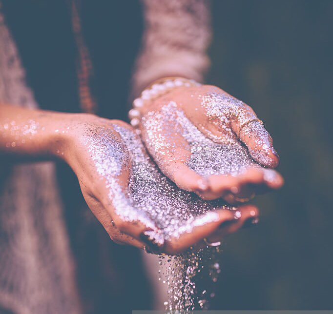 a_nailz's tweet photo. Wherever you go and whoever your life touches, leave a bit of #sparkle as a bright #light 💅🏾💚💅🏾 #tuesday #inspiration
#glitternails #falsenails #chrome #acrylicnails #nailsofinstagram #nails #nailart #nailproducts #miasecret #manualfiling #naildrill #acrylics #newjourney https://t.co/9YamAlOx6n