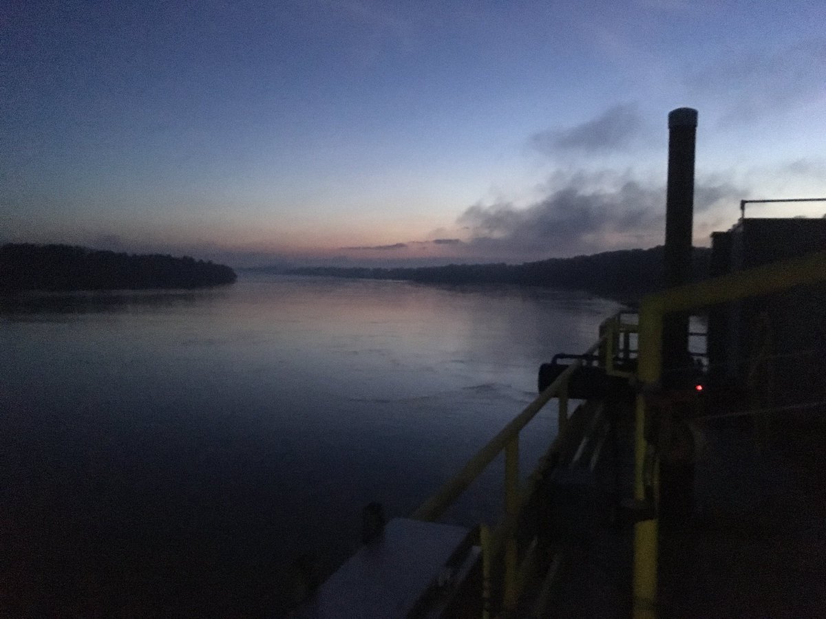 schill58's tweet photo. It was a beautiful morning yesterday watching the sunrise by the Missouri River. #invelop #invelopnow #matterport #matterportservicepartner #stlouis #3dvirtualtours https://t.co/AhGqRyEI7Y