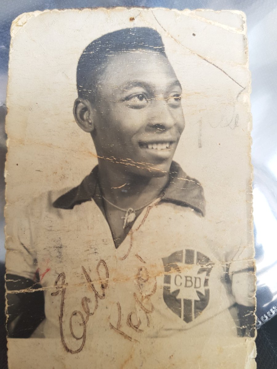 Bruno_Morisetti's tweet photo. J'ai un autographe du dieu #Pele maintenant il me manque celui du dieu Mbappé @KMbappe #beINBleus #EDF #WorldCup @Vanessalemoigne #WorldCupFinal #championdumonde2018  @PierreMenes #generation98 #france98 #Brasil ♡♡♡ https://t.co/hEIKSpW2fz