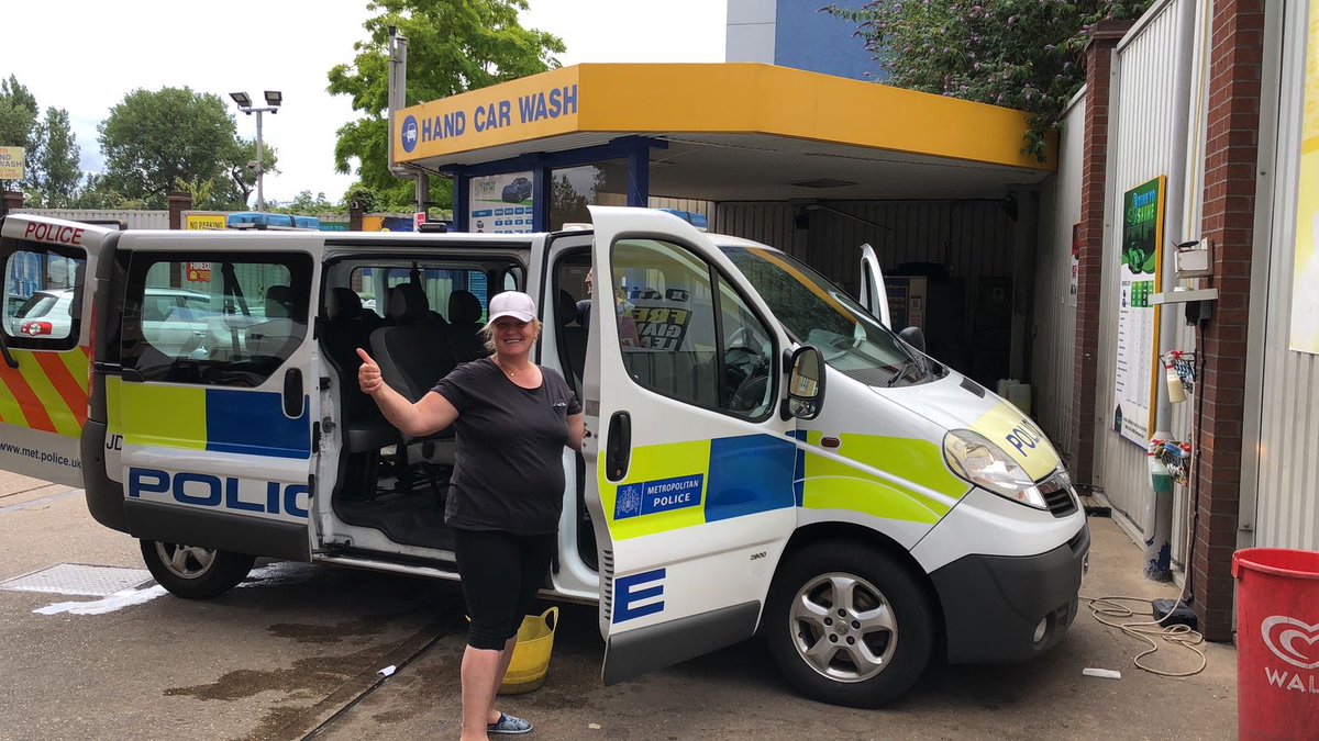 MPSChiswickRvr's tweet photo. @MPSChiswickRvr Time to shine. Brentford car wash JET service station. Cleaning the Chiswick Battle Bus of Justice. Thank you to the staff for helping us out. #acleanbusisahappybus #1245WA https://t.co/br2G7IbtnL