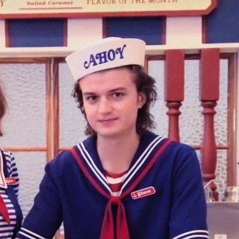 NetflixDE's tweet photo. Ich auf Instagram vs. ich auf Xing https://t.co/HrNDopHK1t