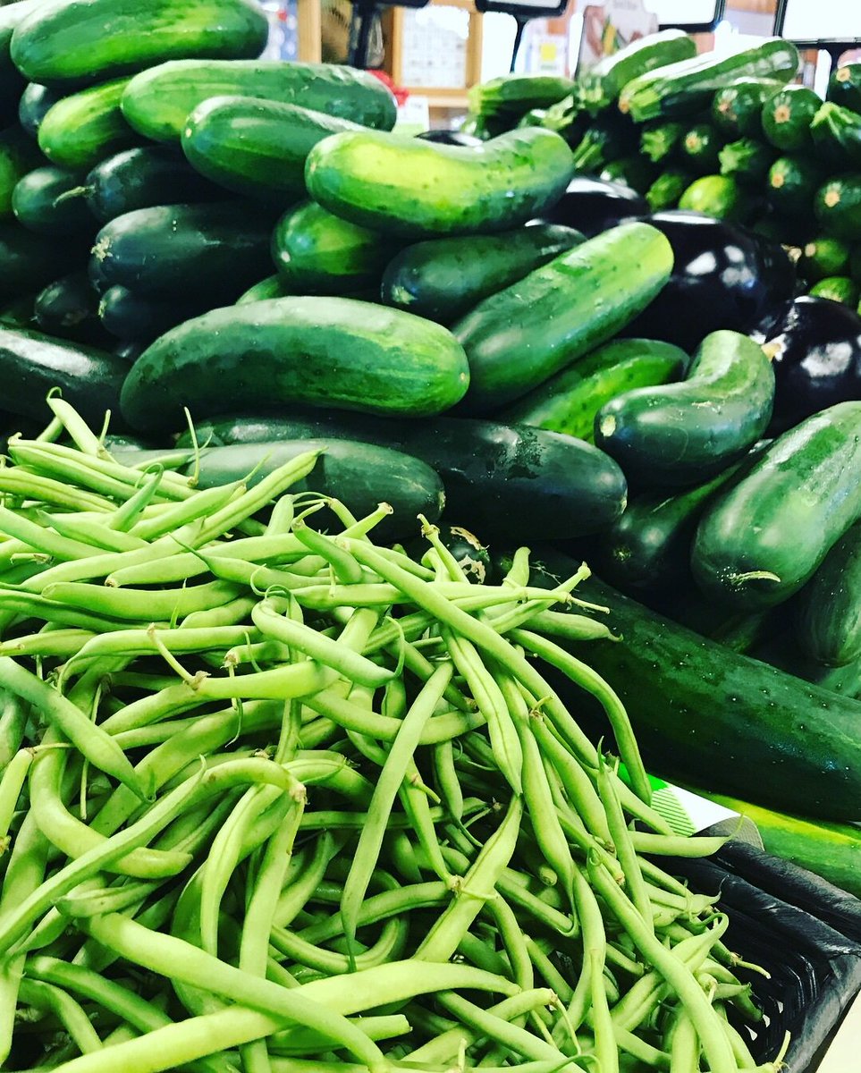 GoebbertsFarm's tweet photo. We have #FarmFreshGoebbertGrown green beans and cucumbers - summertime makes healthy snacking so easy! https://t.co/g7IGnA30kF