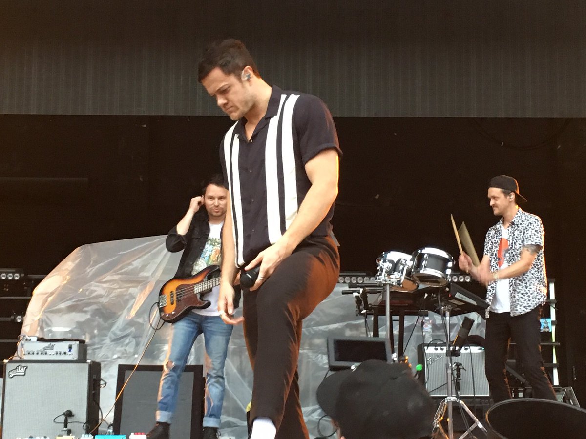 MalEchelon's tweet photo. @iHeartSteveB funny faces, but maybe the twitterverse can help place these musicians! #BigGig18 @kflay @DanReynolds https://t.co/AwpcBwrD33