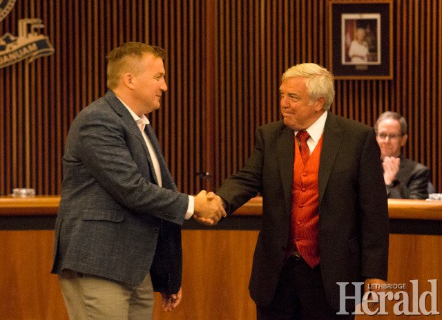 New city manager brings impressive resume to position - @JWSchnarrHerald reports w/ <a href="/GregoryAllanB/">Gregory Bobinec</a> photo
lethbridgeherald.com/news/lethbridg…
#yql