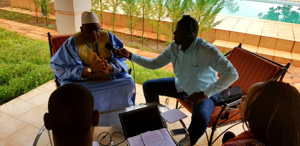 Aujourd'hui je rencontre les médias @Stv_3, @MikadoFM, <a href="/LeMonde_Afrique/">Le Monde Afrique</a>, <a href="/KleduInfo/">Kledu Info</a> et @BBCafrique pour leur parler de ma vision d'un #Mali paisible, fort et prospère. Je réponds également aux questions des citoyens au micro de <a href="/JourDuMali/">Journal du Mali</a> : cheickmodibodiarra.net/cmd-repond-aux… - #CMD2018