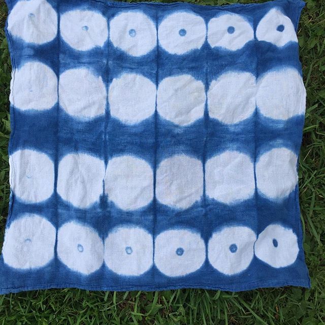 flatlandalpacas's tweet photo. #epicfail at #itajimeshibori using a cd as a resist... but wait, this could be new burp cloth design...
.
#boobieshibori #itajime #indigo #shibori #experiments #learning #flatlandalpacas #fiberandmud #shiborilori #ctmade https://t.co/ATIJtqotPp https://t.co/1Np0CJXdbN