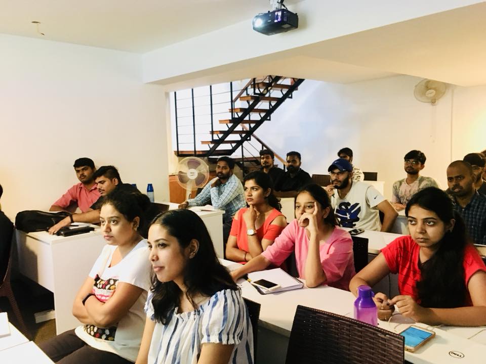 Design_Boat's tweet photo. Here is the sneak peek of weekend batch at #Bengaluru Headquarters! Welcome to DesignBoat family, let’s do some serious learning.
#UX #UI #Weekend #Bangalore #LearnDesign #UserExperience #UserInterface #ClassroomTraining #Mentors #Pune #PracticalClasses #UCD https://t.co/RHsASlfYnA