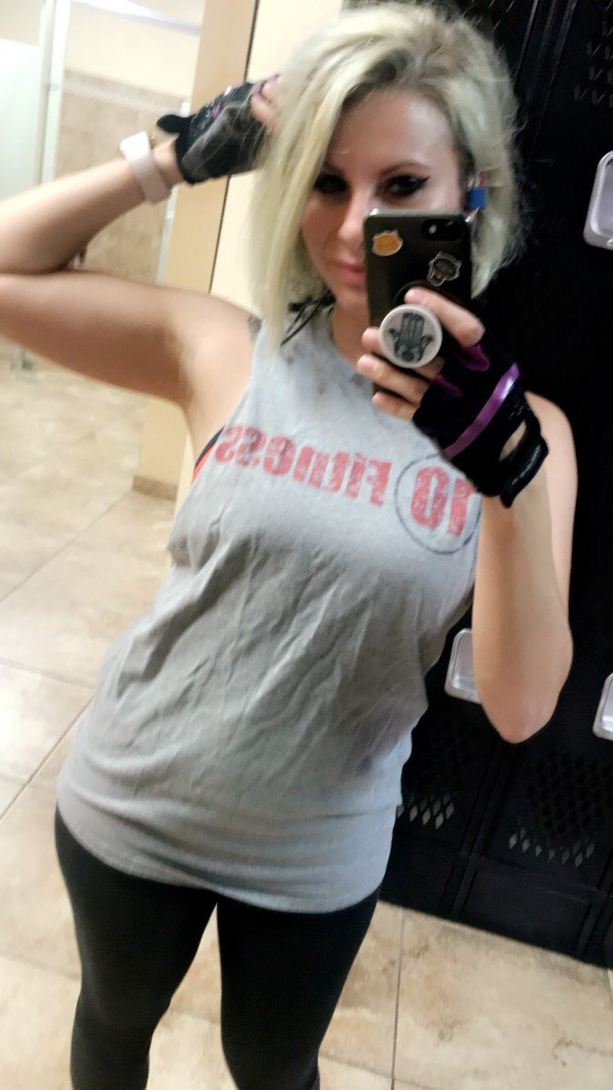 CarmilaDrakul's tweet image. #gymtime getting ready for #conquerthegauntlet