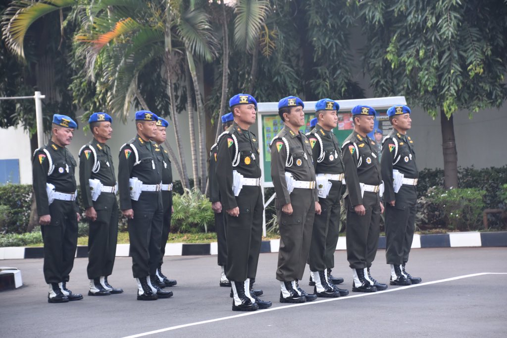 Puspomad melaksanakan Upacara Bendera 17-an.  Upacara diikuti oleh Prajurit Puspomad dan Yonpomad serta Pegawai Negeri Sipil Puspomad. Komandan Puspomad Mayjen TNI Rudi Yulianto bertindak sebagai inspektur upacara di Lap Upacara Mapuspomad (17/7/2018)

puspomad.mil.id/index.php/beri…