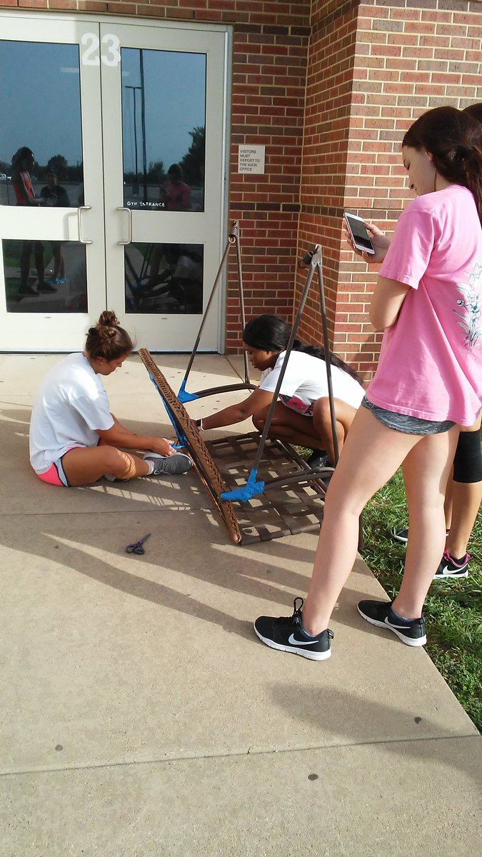 hporterrovb's tweet photo. 6am workout followed by 8am community service. It great to be a Lady Hawk! To Move Forward You Have to Give Back! #hawksummer2018
#FITT #givinghearts #ladyhawkvbrocks #2daystogo https://t.co/634g3RNFeD