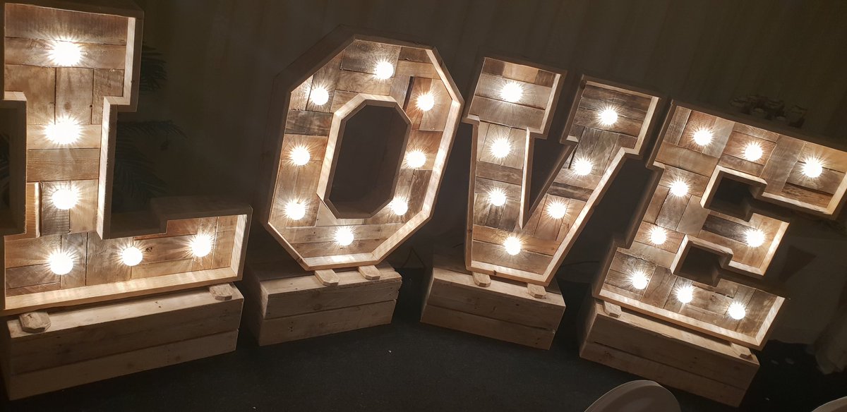 SCREAMENTERTAIN's tweet image. #Rustic #RusticLove #wedding #BosworthHall #Leicestershire