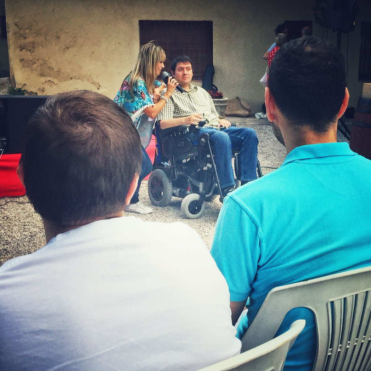 ilusionmas's tweet image. Amb @EliCarnice  explicant l'#ELA a la #musicatasolidaria #montblanc 
gràcies @JonTCPhoto  per la foto!
 @MasForaster  @DOMusicata @fmiquelvalls 
#fesungestperlela