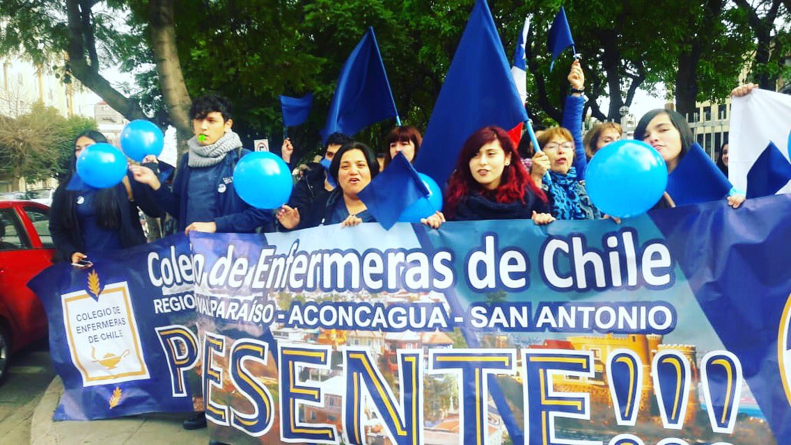 colegioenfermer's tweet photo. Ya instalados en #Valparaiso #quesecumplaloqueeldictamendetermina 
#quesecumplalaley 
Hoy marchamos por nuestros usuarios y por la defensa de nuestra profesión https://t.co/NH4GhFYLbm