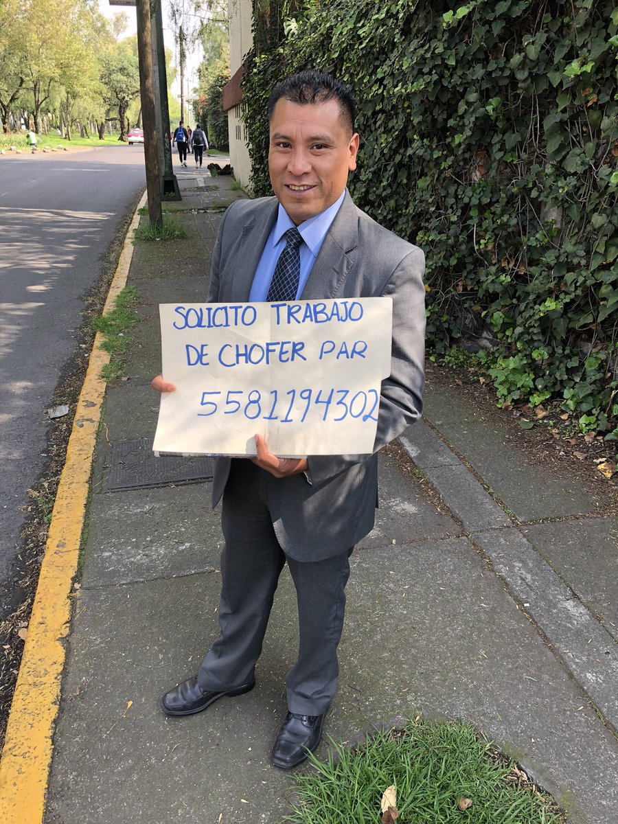 mariandrearaujo's tweet image. Martin está parado con su letrero en el sur de #CDMX y a lo mejor aquí encuentra trabajo más rápido. ¿Lo ayudan con un RT?