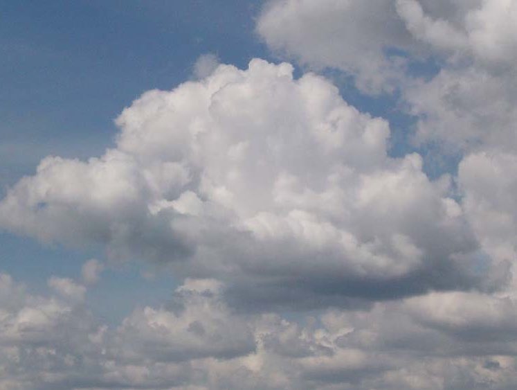 Tüy gibi yumuşacık olan orta boy bir yaz kümülüs bulutunun ağırlığı 550 tondur.