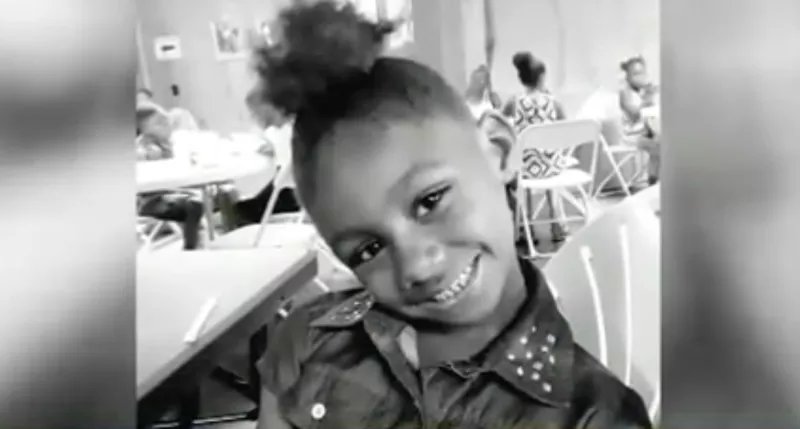 LDNCitySounds's tweet photo. 😭🙏🏽 RT @TheRoot: A 7-year-old Michigan girl who survived an alleged drunk driving crash tried to find help for her incapacitated father, and was struck and killed by another vehicle: https://t.co/23AfHKXFOy https://t.co/kY9xhT8Hgn