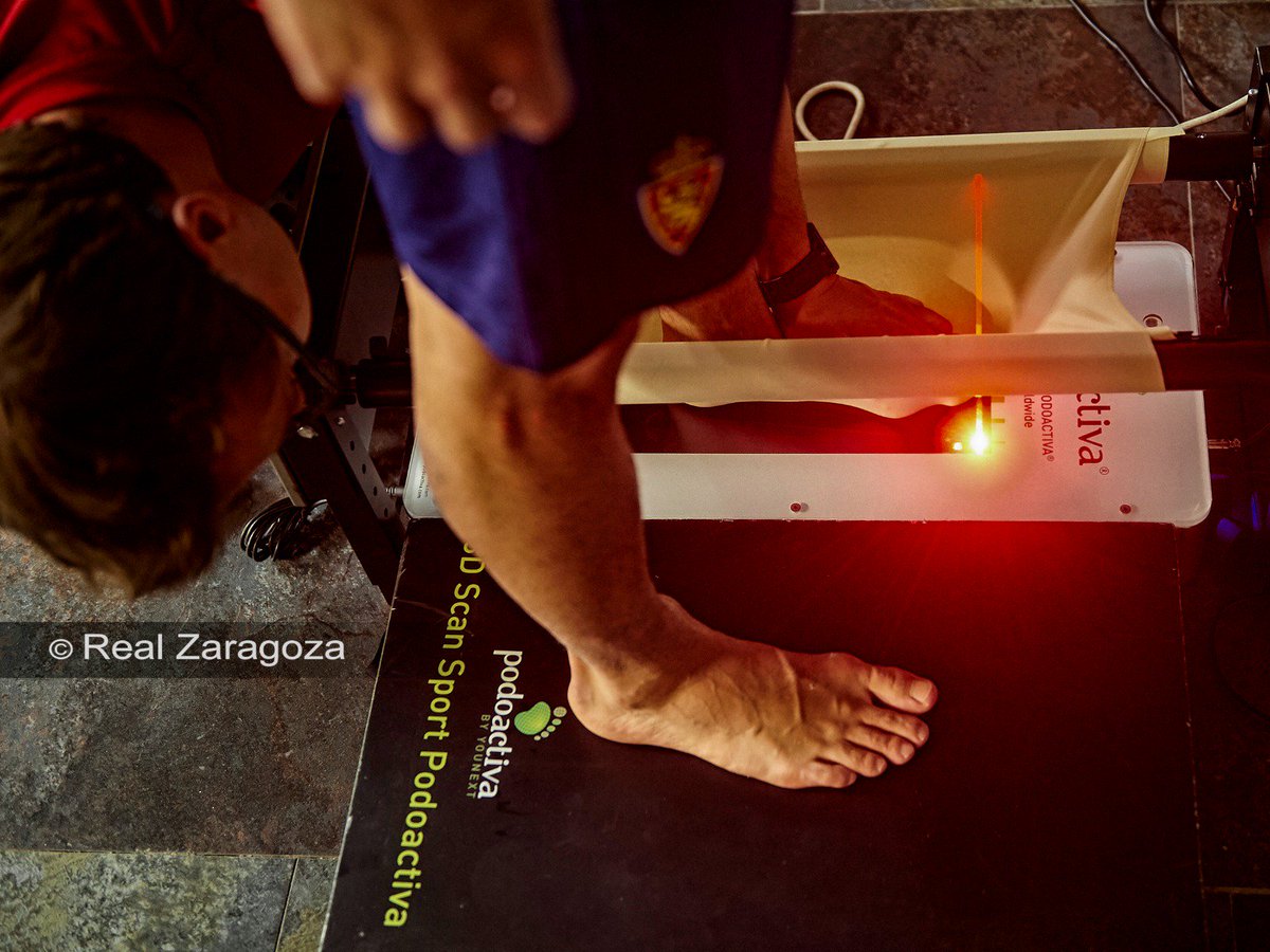RealZaragoza's tweet photo. Con el 3D Scan de @podoactiva los jugadores del #RealZaragoza tendrán unas plantillas adaptadas a la anatomía de sus pies 👌

#pretemporadaRZ https://t.co/aRpEX8OuKy