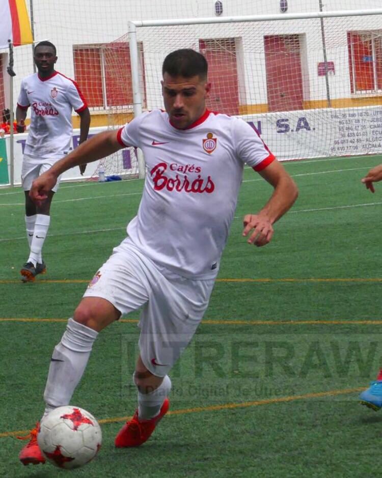 UTRERACD's tweet photo. El amor que demuestra hacia su club un canterano es incomparable... Como el que por ejemplo le tiene Orozco al CD Utrera.
RENOVADO ✅ ⚪️🔴⚽️💪 https://t.co/lUHkrR1Rtw