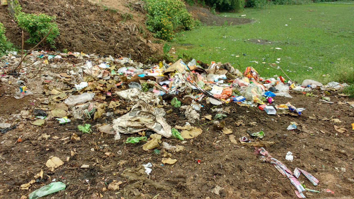 Sonal_131's tweet photo. Garbage lying since 7 days no #dustbin at Janardanpur Sasan near lakhmi temple pond .#keonjhar municipality .unable to walk due to garbage lakhmi temple to up school @DistAdmKeonjhar @HUDDeptOdisha @CMO_Odisha https://t.co/JbU2UorJqH