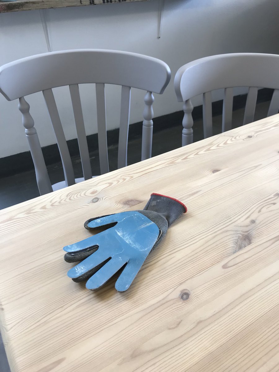 bbsrandr's tweet photo. Love my @SandiHands Sanding Glove from @homerevivals 🤗 best invention EVER #sanding #glove #upcycling #sandihands https://t.co/kLsHPtaiUr
