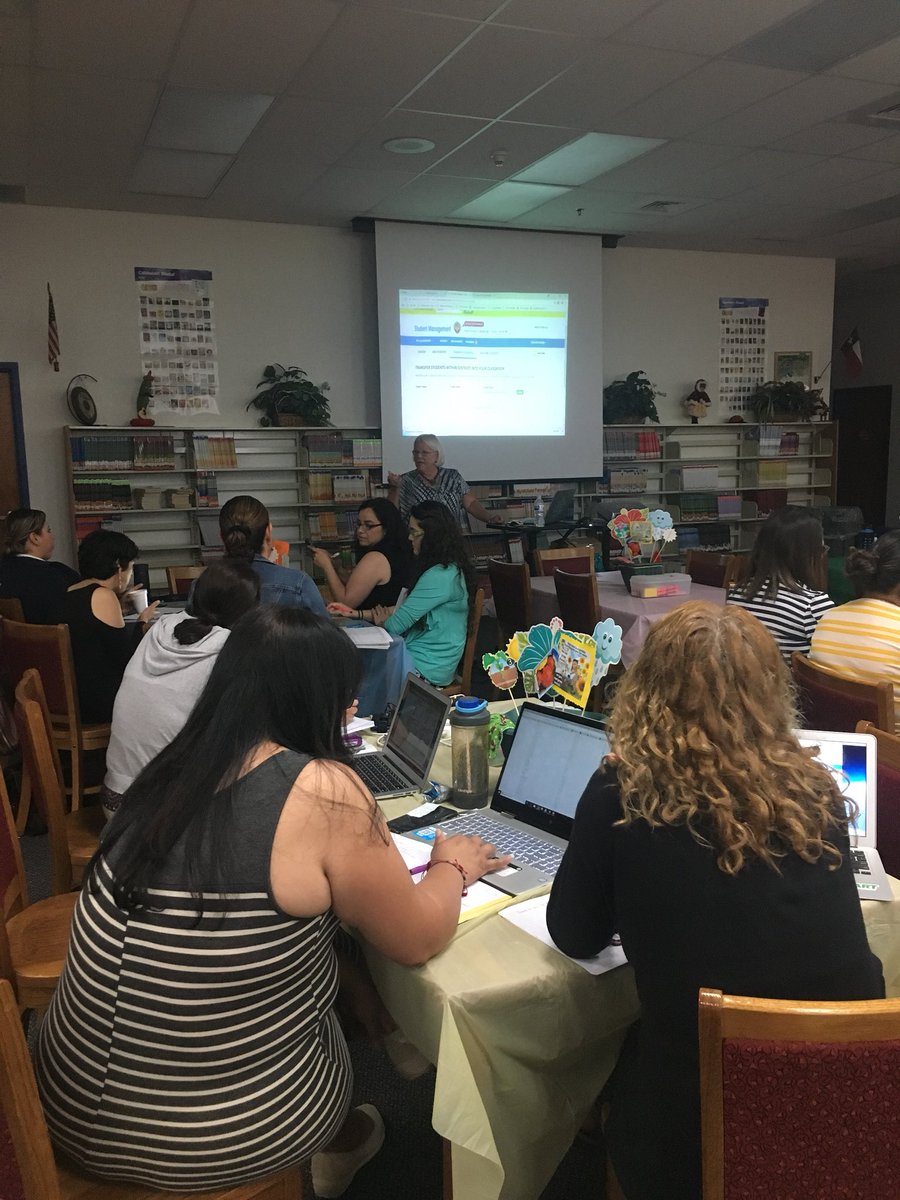 BlazquezNorma's tweet image. YISD Dual Teachers Learning About Reading A-Z!!!#ELLVocabularyPowerPack #Razplus #ComprehensionPacks #ELLLanguageSkillPacks #BenchmarkAssessmentsPassages #SpanishandMoreWorldLanguages