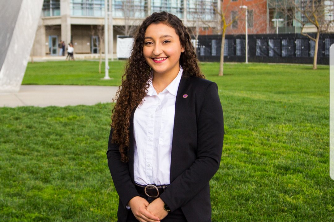 UofCalifornia's tweet image. What I would tell my freshman self: It’s okay to not have everything figured out. Life has a weird way of working out; hard work &amp;amp; dedication will get you where you’re supposed to be—#FirstGenMerced undergrad Alejandra Cardenas Cendejas #FirstGen @ucmerced bit.ly/2NMQL4u