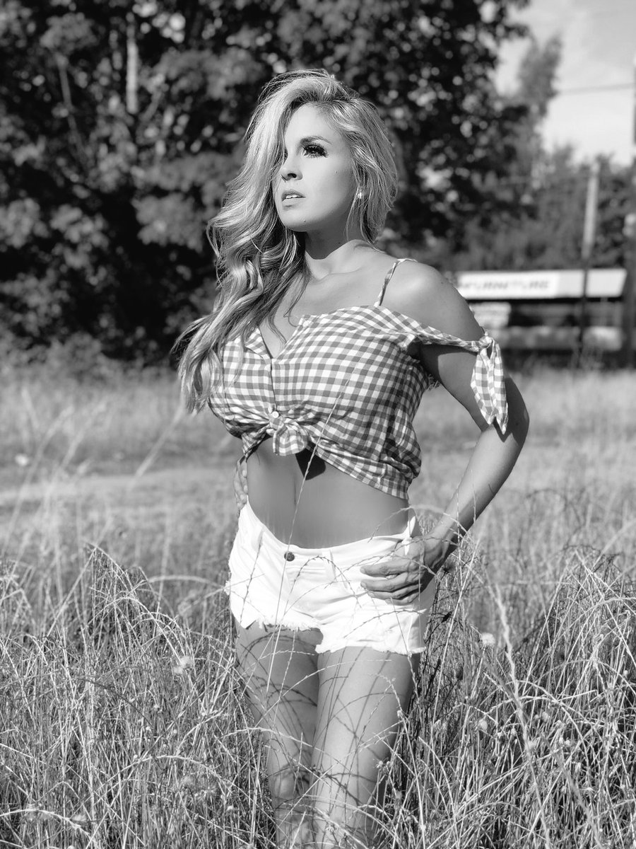 MusicMellie's tweet photo. I have a thing for gingham lately!
I’ll be at @wankers_corner tomorrow from 7-10 pm for an acoustic show. Come on out! Family friendly :) #countrygirl #gingham #blondeshavemorefun #blondesofinstagram #countrymusic #livemusic #livemusicpdx #countrymusic #wilsonville https://t.co/3fqzhP9MSR